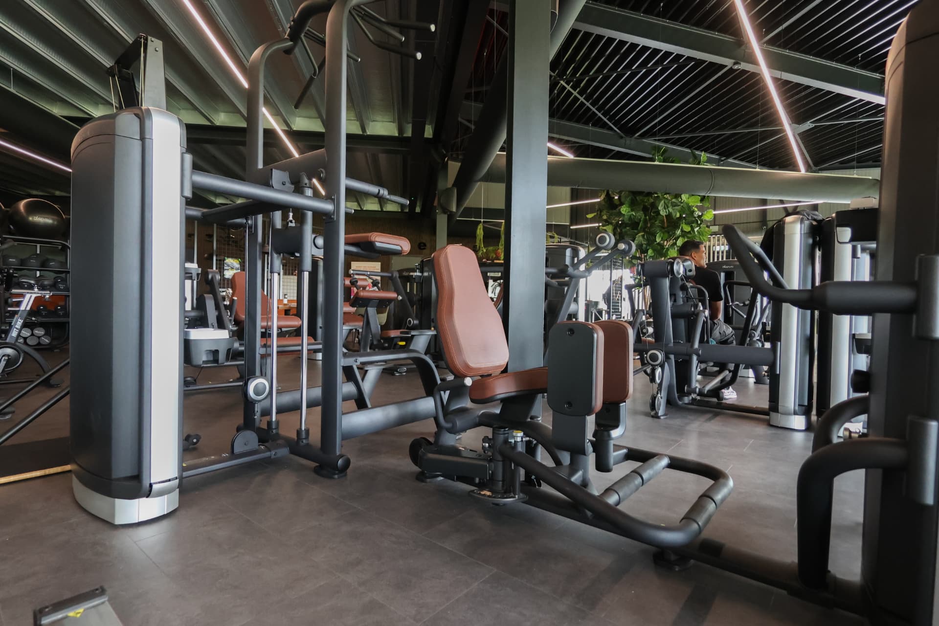 Moderne fitnessapparatuur in de club van Body-Dynamics Tiel